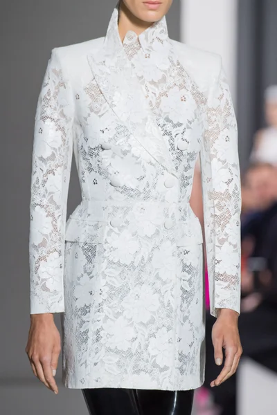 Look 15
